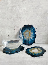 Muatkan imej ke dalam penonton Galeri, Hand Painted Geode Resin Coasters (Set of 3)
