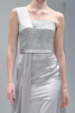 Muatkan imej ke dalam penonton Galeri, STELLA STEEL GREY EVENING GOWN

